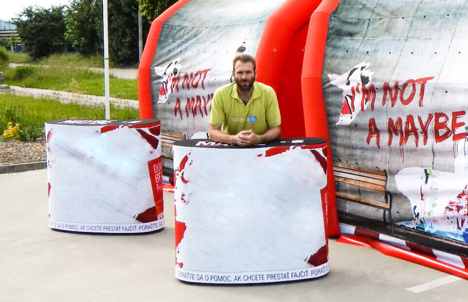 Banchetto promozionale espositivo AXION Pop Up Desk molto stabile
